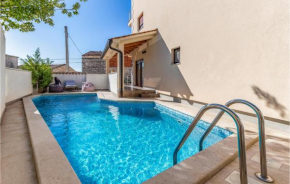 Beautiful apartment in Medulin with Outdoor swimming pool, WiFi and 2 Bedrooms